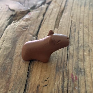 Capybara miniature, Tiny Capybara, Capybara Figurine, Polymer Clay Capybara