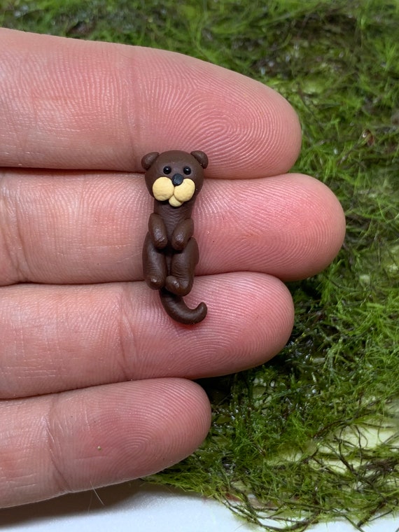 カワウソのミニチュア、カワウソの置物、ポリマー粘土のカワウソの置物