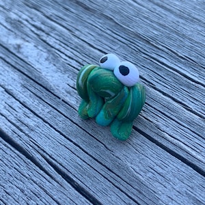 Green swirl miniature frog, mini frog figurine, fairy garden frog