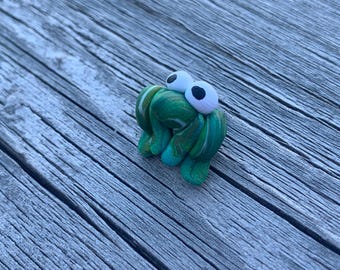 Green swirl miniature frog, mini frog figurine, fairy garden frog