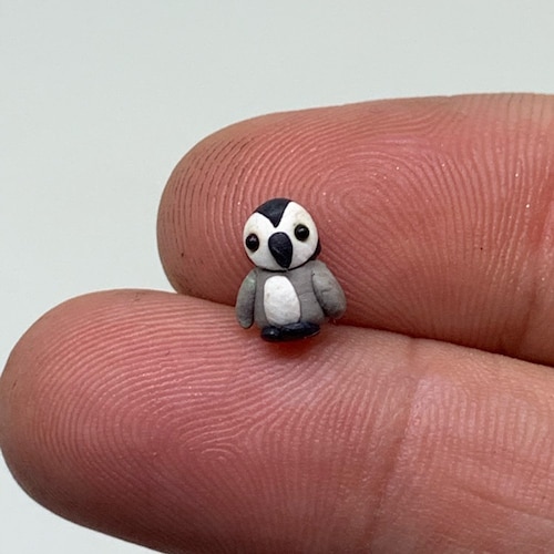 カワウソのミニチュア、カワウソの置物、ポリマー粘土のカワウソの置物