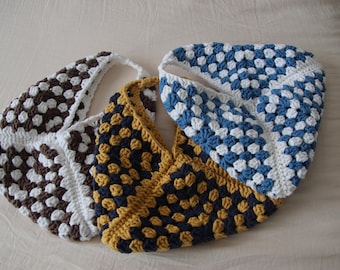 Crochet V-shaped shoulder bag.