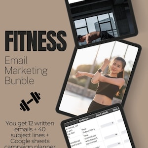Op de afbeelding: Een digitaal marketingpakket voor fitnessbedrijven met drie tabletschermen die trainingsinhoud en een planner tonen. De tekst bevat "FITNESS Email Marketing Bunble" en "You get 12 written emails + 40 subject lines + Google sheets campaign planner."