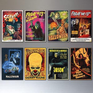 Könnte beinhalten: Eine Sammlung von acht rechteckigen Horrorfilmplakaten mit ikonischen Charakteren und Titeln wie Scream, Friday the 13th, Halloween, Pennywise und The Texas Chain Saw Massacre, angeordnet in zwei Reihen zu je vier auf einer neutralen grauen Fläche.