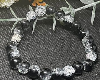 Crackled glass 7” Stackable beaded Bracelet with a silver cylinder bead.
