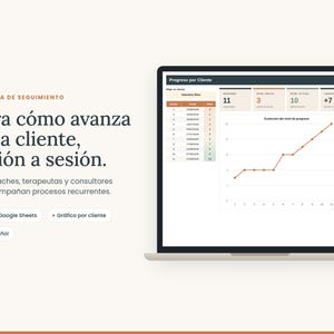 Puede incluir: Una pantalla de ordenador portátil que muestra una plantilla de seguimiento del progreso del cliente con una tabla de datos y un gráfico lineal. El texto en la pantalla dice 'Progreso por Cliente' y el texto circundante incluye 'PLANTILLA DE SEGUIMIENTO' y 'Mira cómo avanza cada cliente, sesión a sesión.'