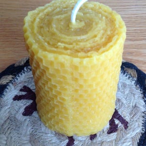 qty of 6    2&#39;&#39;x3&#39;&#39; honeycomb 100% pure Beeswax solid candle