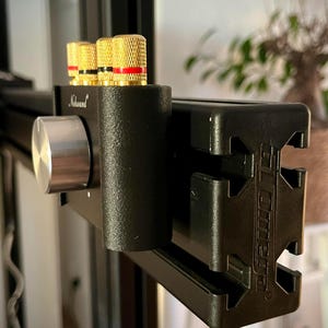Suporte para amplificador Nobsound NS-01G PRO | Suporte de encaixe rápido em fibra de carbono (perfil de alumínio)