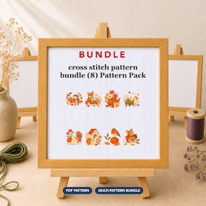 Op de afbeelding: Een houten lijst op een ezel met een pakket kruissteekpatronen. De tekst luidt BUNDLE cross stitch pattern bundle (8) Pattern Pack. Daaronder staan acht kleine illustraties met herfstthema's zoals pompoenen, dieren en bloemen.