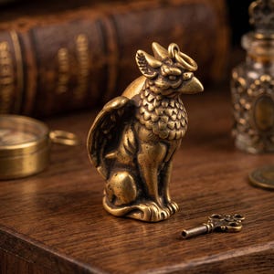 Griffin statue - Etsy 日本