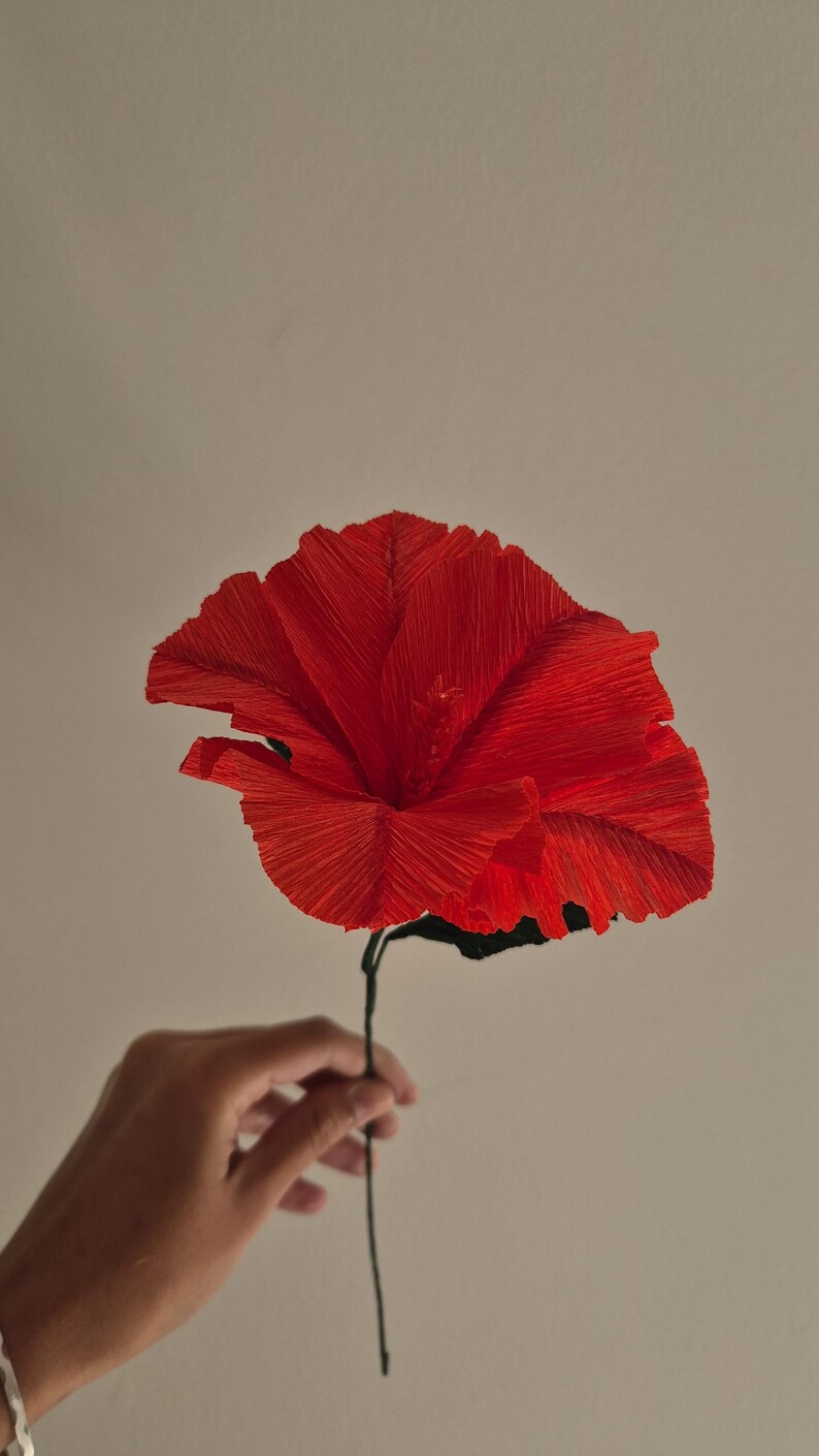 Hibiscus en papier crépon fait main - Fleur tropicale rouge, tige de 20 ...