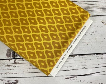 Simply Style Mustard door V and Co voor Moda Fabrics, Verkocht in stappen van 1/2 yard, Stof op maat gesneden