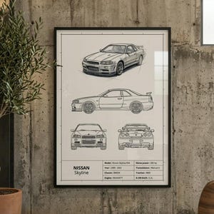 Peut inclure: Une impression technique encadrée d'une Nissan Skyline R34 présentant une vue en perspective, un profil latéral, une vue de face et une vue arrière. L'affiche inclut des spécifications techniques comme le modèle, l'année, le châssis, le moteur, la puissance, la transmission, la traction et le 0-100 km/h.