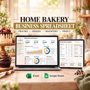 Può includere: Un foglio di calcolo digitale per un'attività di pasticceria domestica visualizzato su un laptop e un tablet. La dashboard mostra prezzi, ordini, inventario e profitti. Il testo include HOME BAKERY BUSINESS SPREADSHEET, Excel e Google Sheets.