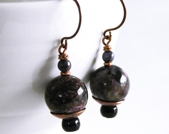 Boucles d'oreilles faites main avec pierres précieuses de charoite, cuivre massif, agate jaspe