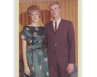1962 Kodacolor Print Vintage Snapshot Photo: Young couple (75582)