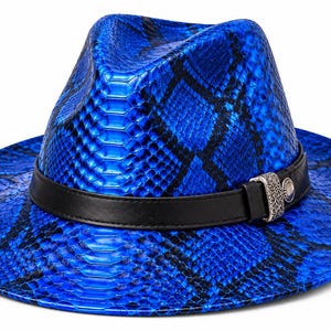 Sombrero vaquero de piel con estampado de serpiente pitón azul, sombrero western exótico, fedora de ala ancha, sombrero llamativo para hombre, sombrero gótico para festivales