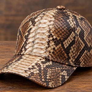 Gorra de béisbol con estampado de piel de serpiente, gorra con estampado de reptil, gorra unisex informal de moda, elegante gorra ajustable con cierre a presión.