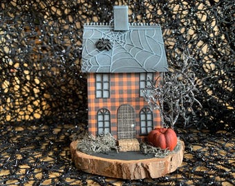 Handmade Victorian Halloween Mini House: Orange Gingham Shelf Sitter