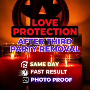 Op de afbeelding: Meerdere rode stompkaarsen in heldere glazen houders met brandende lonten. Tekstoverlays lezen: LOVE PROTECTION, AFTER THIRD PARTY REMOVAL, 24 HOURS SAME DAY, FAST RESULT en PHOTO PROOF. Een donker, cirkelvormig silhouet is zichtbaar op de achtergrond.