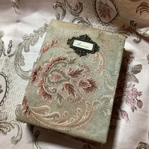 Antiek bloemendagboek.