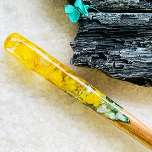 Hair stick with yellow flowers, Wood resin hair pin for women, Curved wood hair stick, Minimalist summer jewelry, Anniversary gift for her