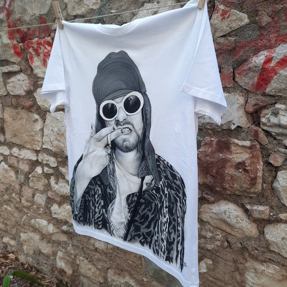 Camiseta de pintura a mano de Kurt Cobain Camiseta artistica Pintura de camiseta Sin estampado Camiseta unica Camiseta 100 algodon Top Nirvana hecho a mano Top unisex Regalo Camiseta artistica Etsy Es...
