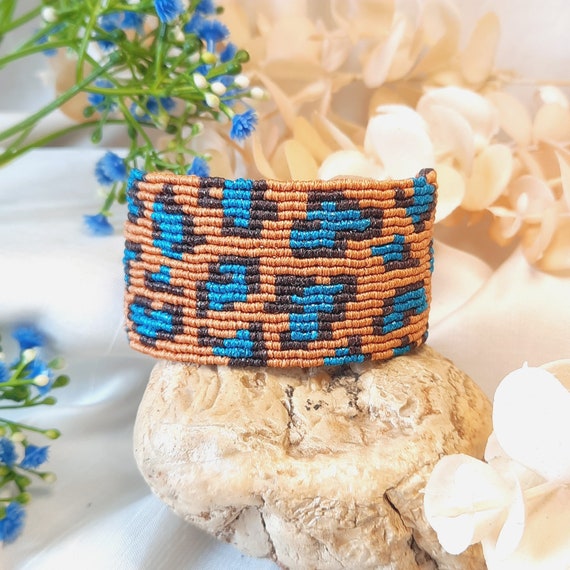 Macrame armband on sale