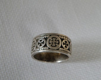 Vintage Sterling Silver Ring with Crosses - Size 11 1/2 US