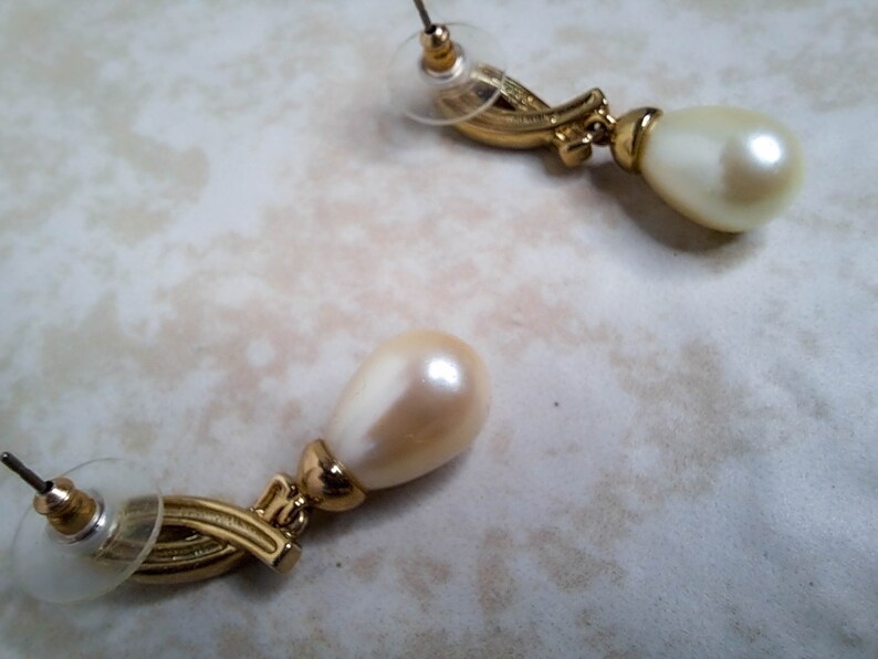 For Pierced Ears Vintage Gold Tone Faux Diamond /& Pearl Dangle Earrings