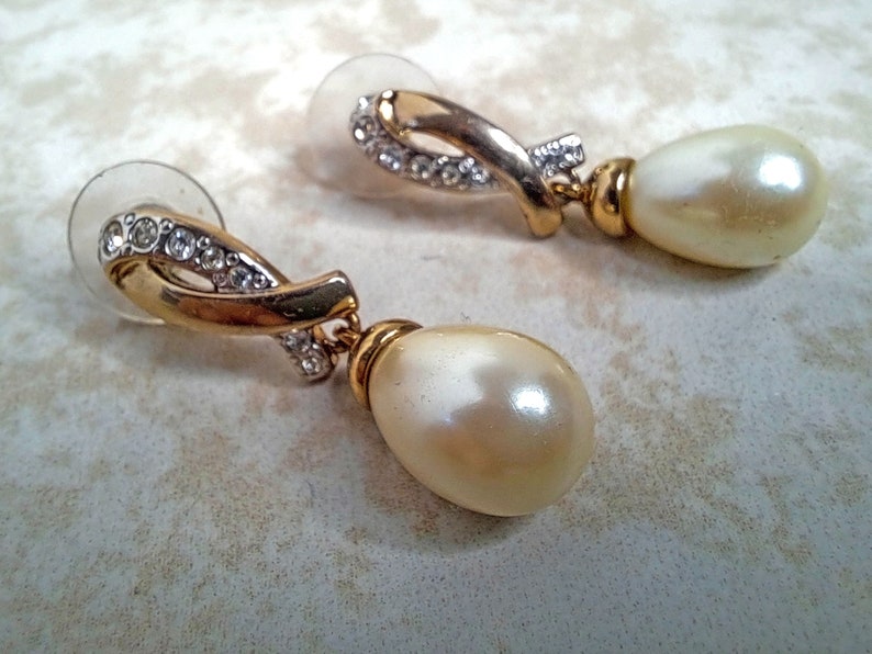 For Pierced Ears Vintage Gold Tone Faux Diamond /& Pearl Dangle Earrings