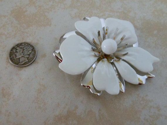 White Flower Brooch   Sarah Coventry    Large Sta… - image 5