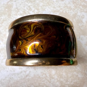 Vintage Gold Tone Faux Tortoise Lucite Hinged Bangle Bracelet 1.5” Wide