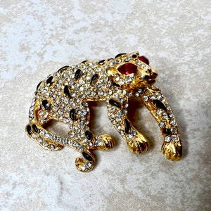 Vintage Gold Tone Cheetah Leopard Brooch Black Enamel Clear Rhinestones Red Eyes