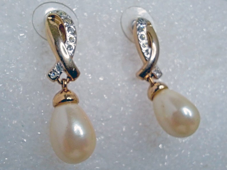 For Pierced Ears Vintage Gold Tone Faux Diamond /& Pearl Dangle Earrings