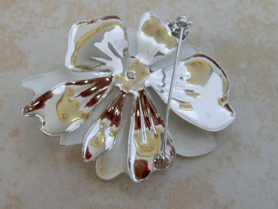 White Flower Brooch   Sarah Coventry    Large Sta… - image 6