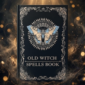 Puede incluir: Un libro de tapa dura negro con el título OLD WITCH SPELLS BOOK en letras doradas. La portada presenta una ilustración central de una mariposa con alas de color azul claro y crema, rodeada por un intrincado borde de filigrana dorada.