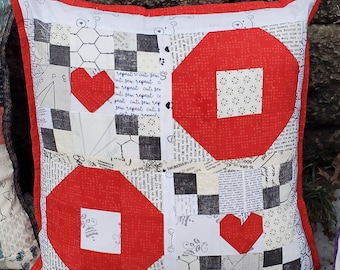 XOXO Hugs & Kisses Pillow PDF Pattern – Valentine’s Day Pillow Cover – Beginner Sewing Project by Four Robbins