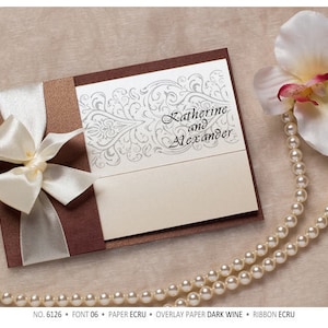 Impressionanti inviti di nozze di vino scuro personalizzati fatti a mano, carte di vino, fiocco di crema vaniglia, ornamento, inviti damasco con RSVP