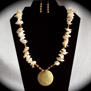 HANDMADE Mop Shell Pieces and Pendant NECKLACE/ EARRING Duo
