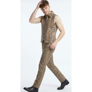 Maßgeschneidertes Schlangenleder-Kostüm aus Lammleder (Weste & Hose) | Vintage-Gothic-Motorradanzug mit Pythonmuster und Reißverschluss | Exotisches Tierkostüm für Halloween