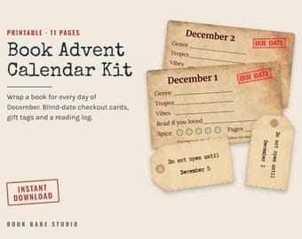 Könnte beinhalten: Ein druckbares Buch-Adventskalender-Set mit zwei Bibliothekskarten im Vintage-Stil für den 1. und 2. Dezember mit Feldern für Genre, Tropes und Vibes sowie zwei rechteckigen Geschenkanhängern mit der Aufschrift Do not open until.