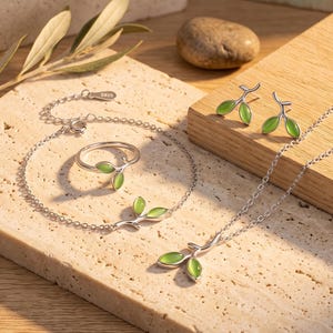Schmuckkollektion Sprout Leaf: Ring, Halskette, Armband, Ohrringe oder komplettes Set – Naturschmuck aus grünem Opal