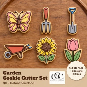 Può includere: Un set di sei tagliabiscotti a tema giardino che include una farfalla, un forcone, una pala, una carriola, un girasole e un tulipano. Il testo recita Garden Cookie Cutter Set, 144 STL FILES, 6 Designs, 6 Sizes e CUSTOMCOOKIECUTTERCO.