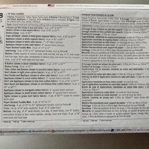 Peut inclure: Patron Simplicity 1088 pour v&ecirc;tements de poup&eacute;e de 45,5 cm. Comprend des patrons pour un corsage, une jupe, une cape et diverses applications. Le paquet contient 29 pi&egrave;ces et n&eacute;cessite des tissus comme la popeline, le coton et le satin. Instructions et mesures incluses.