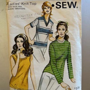 Puede incluir: Patrón de costura vintage para un top de punto con diferentes variaciones de cuello y manga. El patrón se llama "Ladies' Knit Top" y es de la marca "KWIK-SEW PATTERN CO., INC."