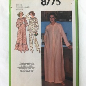 Simplicity 8775, Nattlinne för kvinnor, Pyjamas och morgonrock för kvinnor, Oklippt