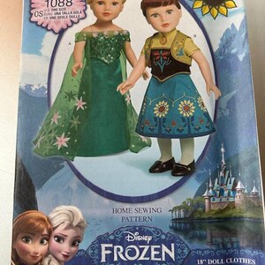 Peut inclure: Un patron de couture Simplicity 1088 pour v&ecirc;tements de poup&eacute;es de 45.7 cm, avec les personnages de La Reine des Neiges de Disney. La couverture montre deux poup&eacute;es en costumes d&eacute;taill&eacute;s, avec le logo Frozen Fever.