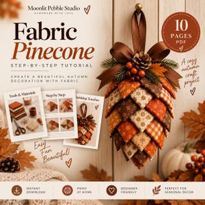 Può includere: Un tutorial in PDF di 10 pagine intitolato Fabric Pinecone di Moonlit Pebble Studio. Il documento contiene istruzioni passo dopo passo per creare una decorazione a forma di pigna in tessuto, con immagini di strumenti e fasi di lavoro.