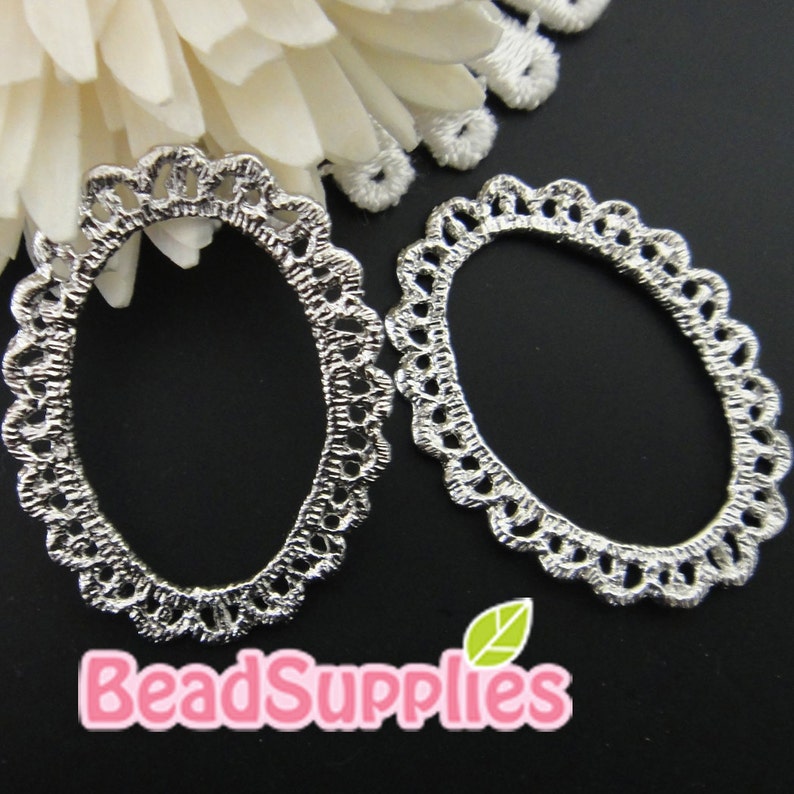 CH-ME-09161 Silver plated, Lace charm/connector, oval , 4 pcs image 1